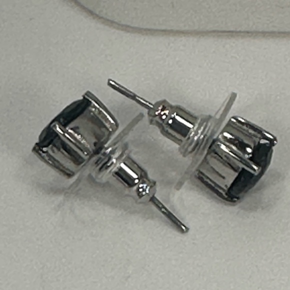 Natural Black Spinel set in Stainless Steel
Jewelry Suite (Ring size 8) - Picture 9 of 14